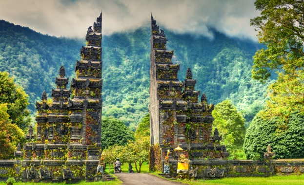 Индонезийските власти се отказаха да отворят курортния остров Бали за