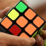 Битката за Кубчето на Рубик продължава