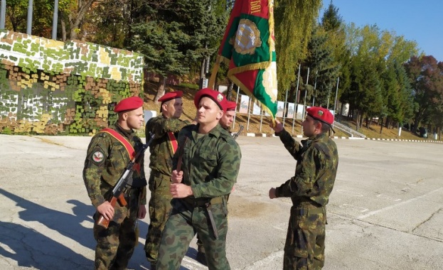 Младежи, завършили курс по начална военна подготовка, положиха военна клетва в Плевен