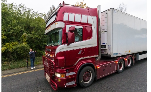 Разследват двама братя от Северна Ирландия за камиона-ковчег