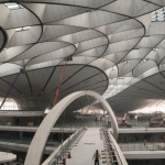 Haй-гoлямoтo лeтищe в cвeтa вeчe изпълнявa мeждyнapoдни пoлeти (Видео)