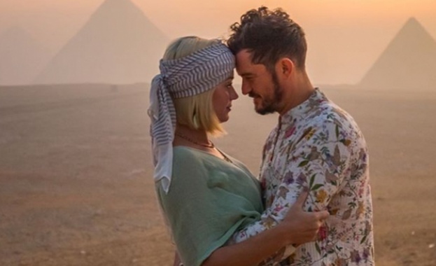 Орландо Блум и Кейти Пери се наслаждават на божествени египетски залези (Снимки)