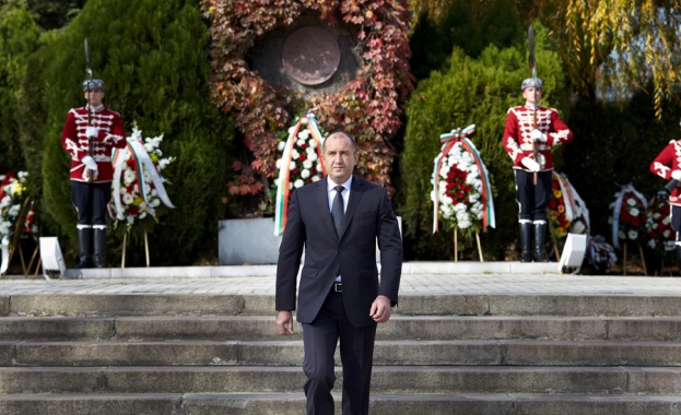 Държавният глава Румен Радев отдаде признателност на загиналите български воини (Снимки)