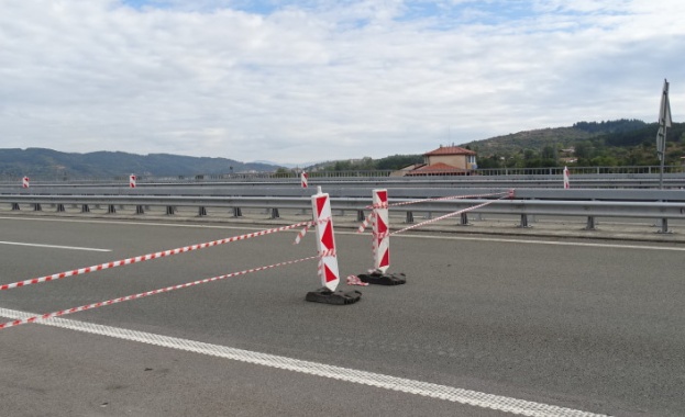 До 29 ноември се ограничава движението по 14 км участък от АМ „Струма“ в посока Дупница