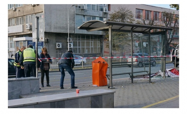 21-годишен помете с автомобила си трима души на спирка във Варна