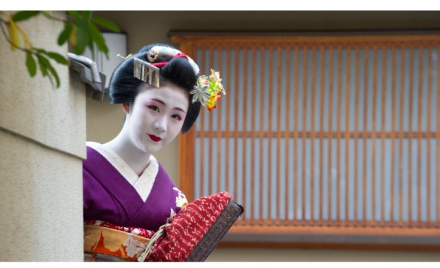 Киото забрани на туристите да снимат гейши