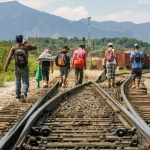 Откриха 15 мигранти в капан във влак в Тексас, двама загинали