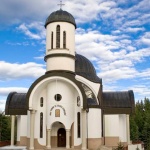 Църквата в Пампорово празнува 20 години от освещаването си