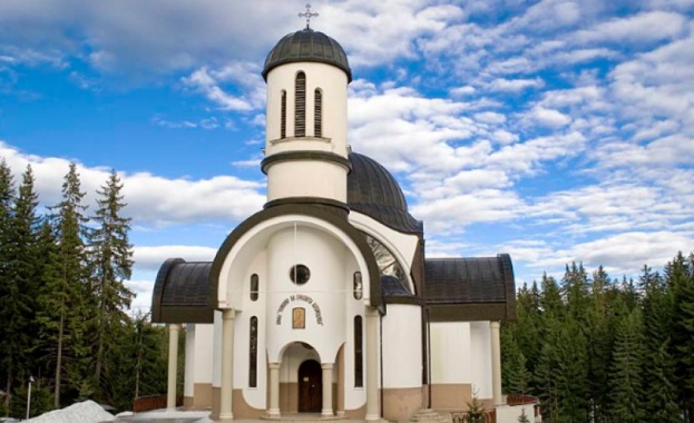Църквата в Пампорово празнува 20 години от освещаването си