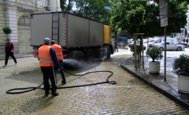 Нови фирми, включително от чужбина и общо 15 оферти участват до момента в новите поръчки за чистота в София