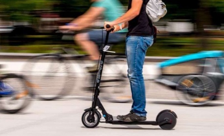 Скъпото гориво и новите алтернативи: По-голям интерес към електрическите превозни средства в Русе