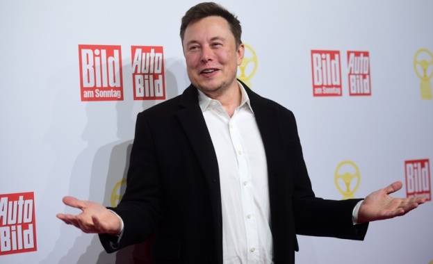 Мъск обещавa екскурзии до Марс и Луната през 2020 г.