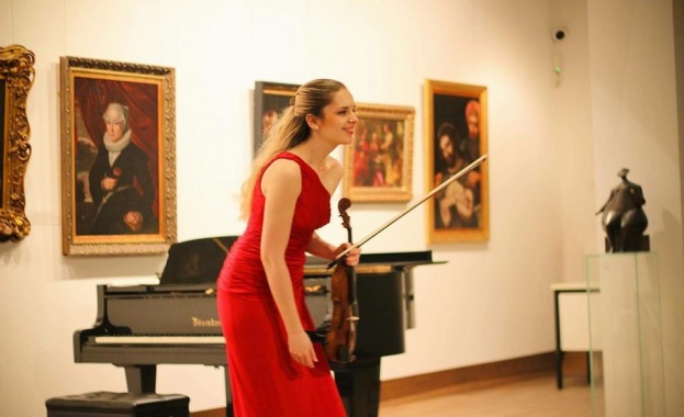 Цигуларката Зорница Иларионова ще зарадва почитателите си в София с творби от Ернест Шосон