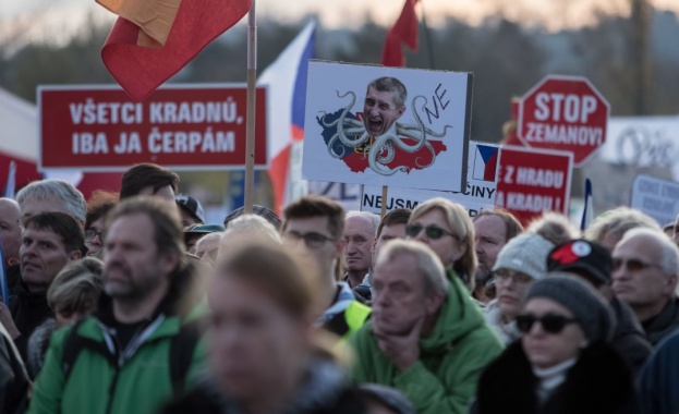 Над 200 хиляди чехи протестираха в Прага срещу премиера Бабиш