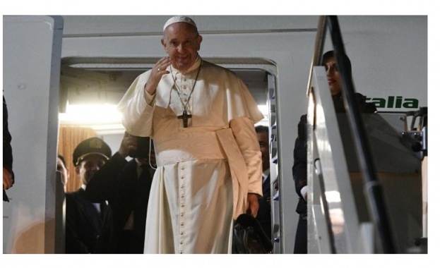 Папата кацна в Тайланд