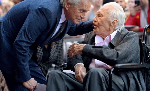 Какво подготвят за 103-ия рожден ден на Кърк Дъглас?