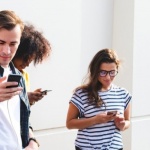 Русия въвежда ограничение за мобилни телефони в училищата