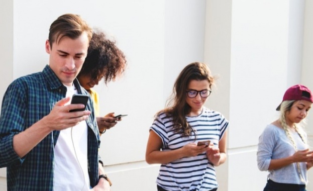 Русия въвежда ограничение за мобилни телефони в училищата