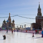 В Москва откриха гигантска ледена пързалка