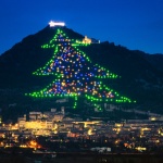 Италиански град се превръща в коледно царство