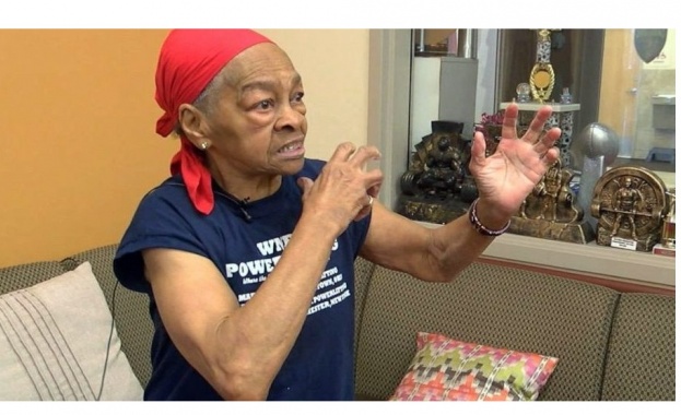 Крадец нападна 82-годишна жена, тя се оказа културистка, откараха го с линейка (Видео)