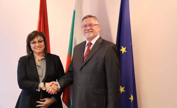  Корнелия Нинова се срещна с полския посланик