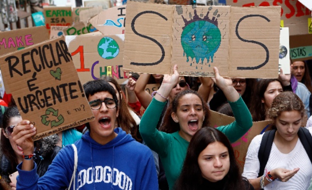 Протести с искане за по-сериозни мерки срещу климатичните промени в над 12 държави