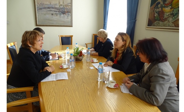 Вицепремиерът Марияна Николова се срещна с посланика на Нидерландия