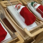  Болница изписва новородените в коледни чорапчета