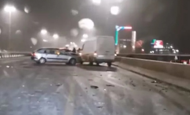 Верижна катастрофа между 5-6 автомобила е станала тази сутрин на бул. "Цариградско шосе"  