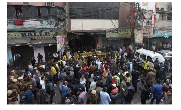 43 работници загинаха при пожар на фабрика в Ню Делхи
