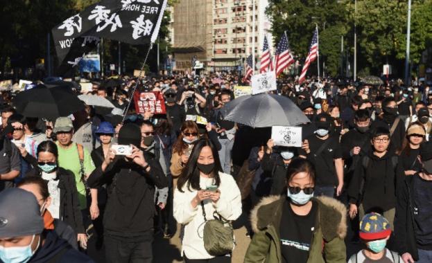 Хиляди протестиращи излязоха отново по улиците на Хонконг