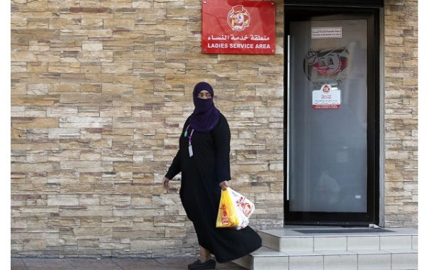 Саудитските ресторанти вече не е нужно да отделят мъжете от жените