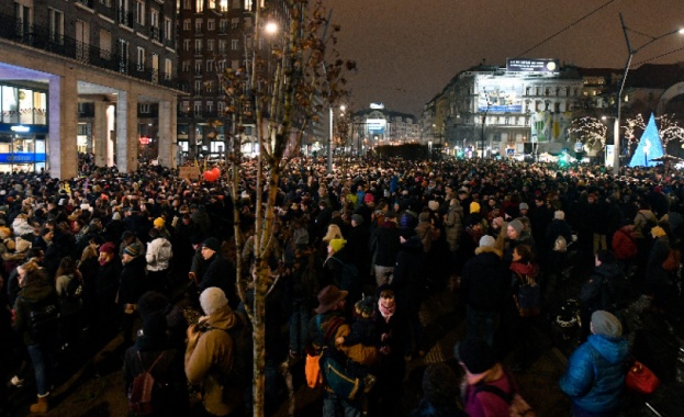 Хиляди унгарци протестираха срещу плановете на правителството да контролира театрите