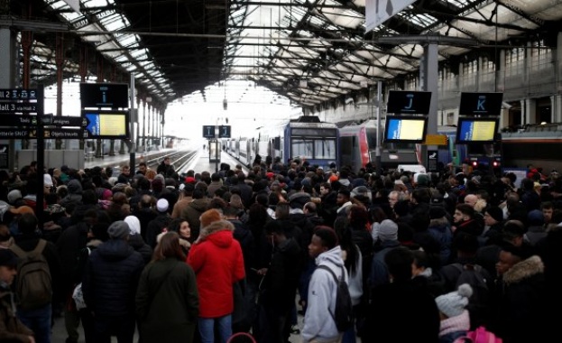 Националната стачка във Франция продължава