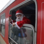 Дядо Коледа и Снежанка се качват на теснолинейката „Родопи“ 