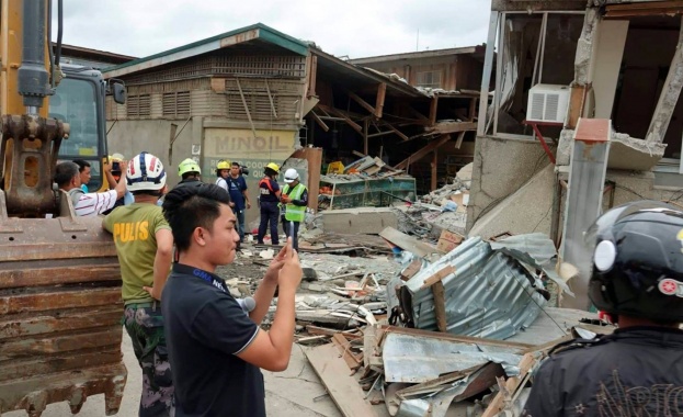 Най-малко четирима са загинали в земетресението на Филипините