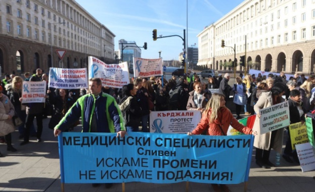 Протестиращи медици искат среща с Борисов 