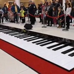 Пиано с гигантски размери радва жители и гости на Пловдив 