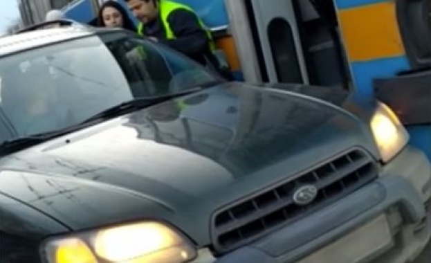  Бой между шофьор на тролей и водач на автомобил в София