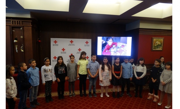 Вече 15 години БЧК раздава топъл обяд на деца в нужда