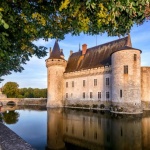 Френски дворец се продава за 55 долара