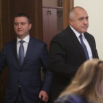 Хитрият Борисов и факирът Влади видяха сметката на бюджетния излишък