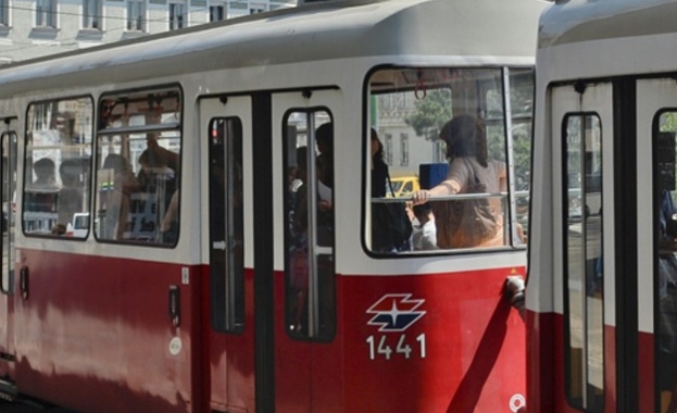 16-годишен българин размахва меч в трамвай във Виена