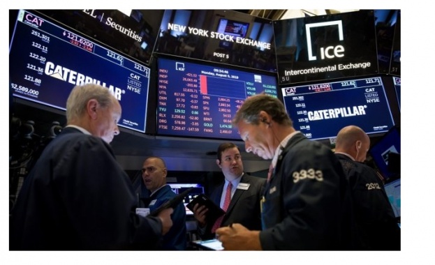 Акциите на Уолстрийт претърпяха пореден срив в петък с което