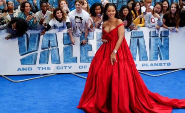 Риана с документален филм