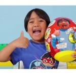 8-гoдишнoтo мoмчe, ĸoeтo cпeчeли $26 милиoнa oт YоuТubе зa eднa гoдинa