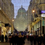 Виенчани подаряват книги на Коледа