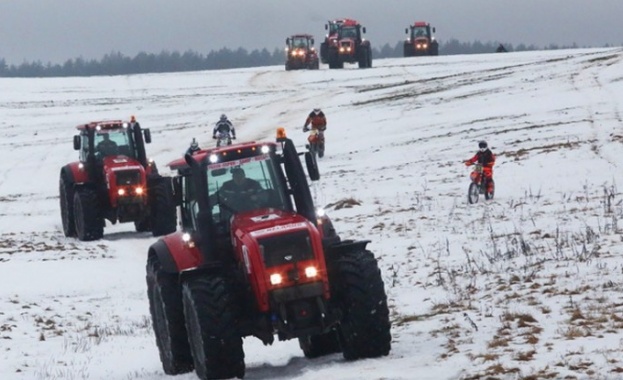 Компанията зад ”Путинмобилът” ще прави трактори