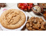 Каква монета ще сложим в празничната погача